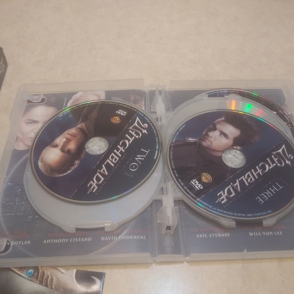 ☆5 for $20 - Witchblade - The Complete Series DVD set - Picture 6 of 8